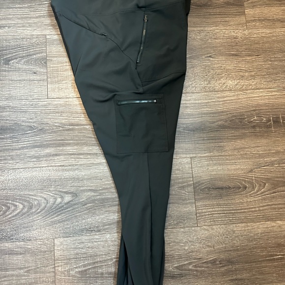 Athleta Dark Olive Green Cargo Pants Women’s 16 - Picture 13 of 13